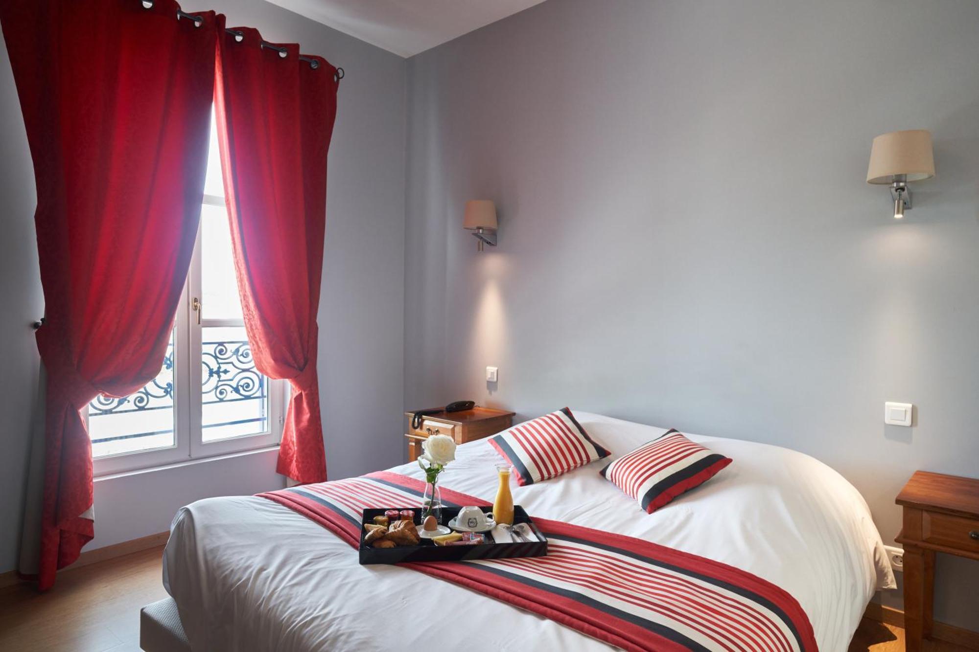 Logis Hotel De La Tour Libourne Exterior photo