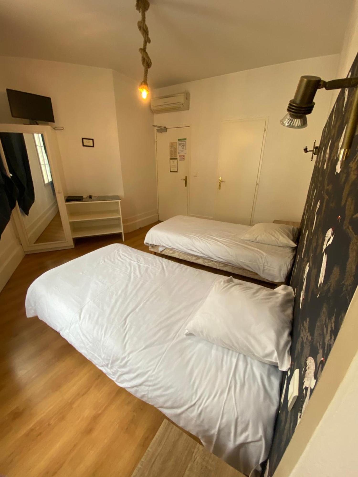 Logis Hotel De La Tour Libourne Exterior photo